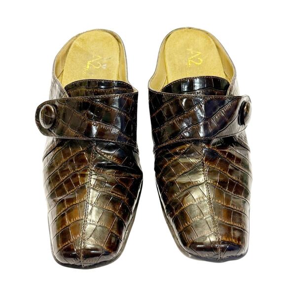 A2 AEROSOLES Womens 9M Brown Moc Crocodile Shiny Patent 3.25” Heel Slip-On Mules - Picture 1 of 8